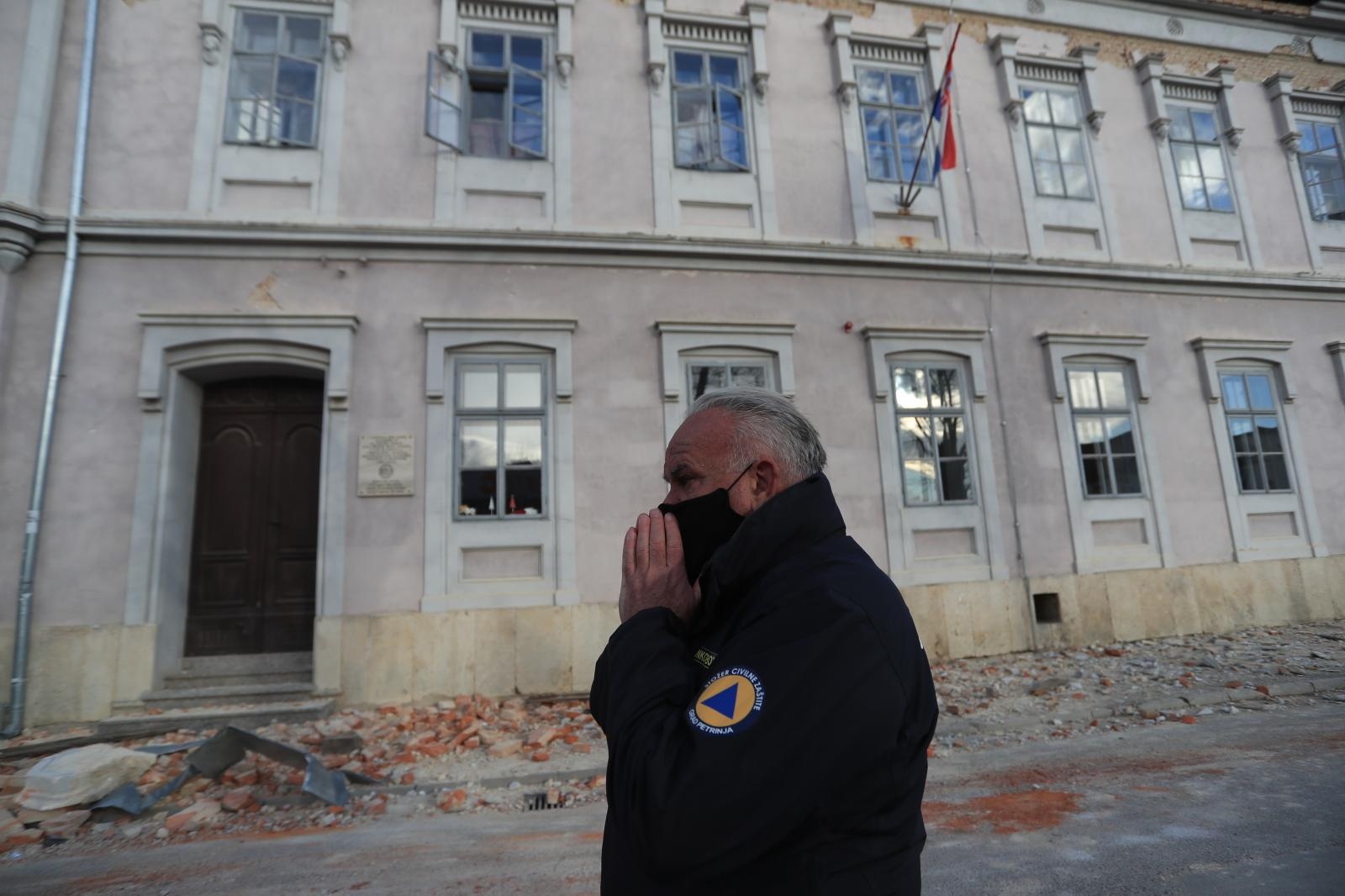 29.12.2020., Petrinja - Posljedice jakog potresa jacine 6.3 po Richteru pogodio je Petrinju, Sisak i okolicu te nanio veliku stetu. Gradonacelnik Petrinje Drainko Dumbovic Photo: Slavko Midzor/PIXSELL