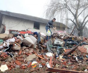 30.12.2020., Majska Poljana - Selo na glinskom podrucju koje je najvise stradalo u potresu. Snazan potres pogodio je jucer Hrvatsku, epicentar potresa magnitude 6.2 je bio 3 kilometra od Petrinje. Obitelj poginulih oca i sina Tomic kopa po ruševinama u kojim asu poginuli njihovi najmiliji. 

Photo: Sanjin Strukic/PIXSELL
