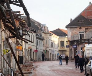 30.12.2020., Petrinja - Posljedice jucerasnjeg potresa u Petrinji. Snazan potres pogodio je jucer Hrvatsku, epicentar potresa magnitude 6.2 je bio 3 kilometra od Petrinje. Photo: Marin Tironi/PIXSELL