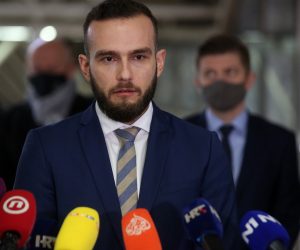 Zagreb, 27.11.2020. - Sastanak predstavnika Vlade i predstavnika HUP-a, ugostitelja, HGK i Udruge Glas poduzetnika. Na fotografiji Josip Aladrović.
foto HINA/ Daniel KASAP/ dk