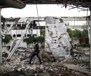 23.09.2020., Bihac, Bosna i Hercegovina - Veliki broj migranata nalazi se na ulicama Bihaca. Najvise ih je medju rusevinama bivse tvornice Krajina-metal udaljene svega nekoliko kilometara od centra grada. Migranti kazu kako ih Bihacka policija svakodnevno maltretira, dolaze do njih, tuku ih i otimaju novac i telefone.
Photo: Armin Durgut/PIXSELL
