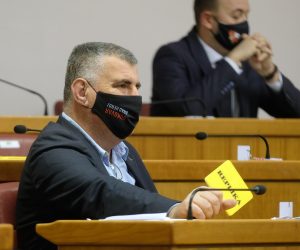 Zagreb, 09.12.2020. - Nastavak 4. sjednice Hrvatskog sabora.
Na fotografiji Miro Bulj.
foto HINA/ Edvard ŠUŠAK/ es