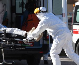 28.11.2020., Sibenik - Dovozenje pacijenta sa sumnjom na koronavirus kolima Hitne pomoci u sibensku Opcu bolnicu.
Photo: Hrvoje Jelavic/PIXSELL
