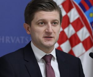Zagreb, 09.12.2020. - Konferencija za medije ministra financija Zdravka Marića prije sjednice Vlade. Na fotografiji Zdravko Marić. foto HINA/ Lana SLIVAR DOMINIĆ/ lsd