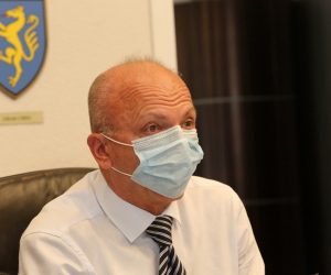 27.08.2020., Rijeka - U Zupaniji Primorsko goranskoj upriliceno je primanje za predsjednika uprave Liburnia Riviera Hotela Heimoa Waldemara Hirna sa suradnicima, povodom donacije 1,3 milijuna kuna vrijedne opreme Nastavnom zavodu za javno zdravstvo Primorsko-goranske zupanije. Ravnatelj Nastavnog zavoda za javno zdravstvo Primorsko-goranske zupanije Vladimir Micovic Photo: Goran Kovacic/PIXSELL