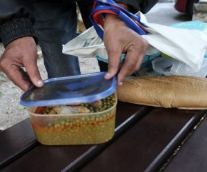22.10.2020., Rijeka - Korisnici Pucke kuhinje Grada Rijeke dolaze po obrok u prostorije kluba starijih osoba Potok. 
Photo: Goran Kovacic/PIXSELL