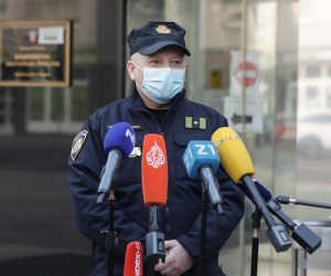 01.12.2020., Zagreb - Ispred Ravnateljstva policije odrzana konferencija za medije vezano za nove mjere i postupanja policije tijekom provodenja nadzora pridrzavanja mjera Stozera civilne zastite RH. Okupljenim novinarima obratio se Davor Posilovic, nacelnik Sektora policije u PU zagrebackoj. 
Photo: Robert Anic/PIXSELL