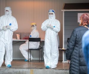 7.12.2020.  Rijeka - Broj hospitaliziranih u KBC-u Rijeka tijekom vikenda porastao je za 20 posto. Testiranje gradjana ispred Doma Zdravlja u Rijeci.Photo: Nel Pavletic/PIXSELL