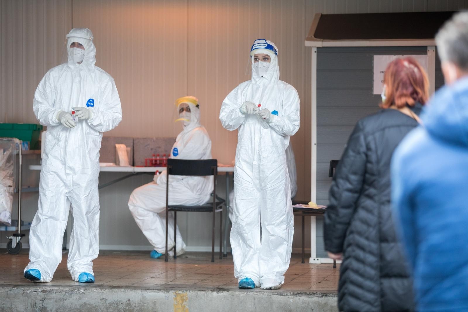 7.12.2020.  Rijeka - Broj hospitaliziranih u KBC-u Rijeka tijekom vikenda porastao je za 20 posto. Testiranje gradjana ispred Doma Zdravlja u Rijeci.Photo: Nel Pavletic/PIXSELL
