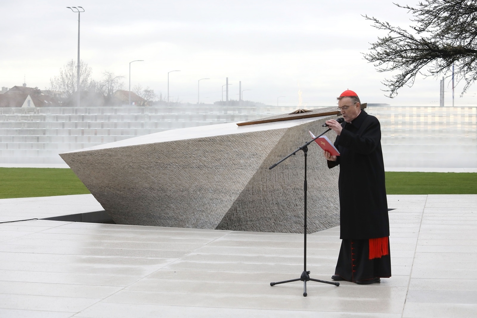 10.12.2020., Zagreb - Na Trgu Stjepana Radica sveceno je, uz nazocnost gradonacelnika Milana Bandica, predstavnika drzavnih vlasti, te drugih visokih uzvanika, otvoren Spomenik domovini.
Photo: Patrik Macek/PIXSELL