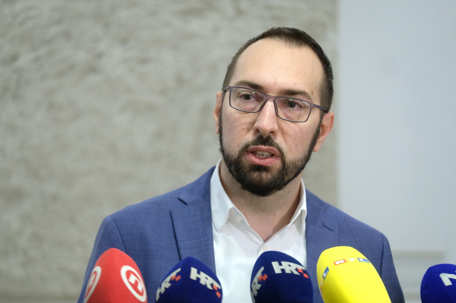 Zagreb, 09.12.2020. - Izjava Tomislava Tomaševića o raspadu Zeleno-lijeve koalicije.
Na fotografiji Tomislav Tomašević.
foto HINA/ Edvard ŠUŠAK/ es