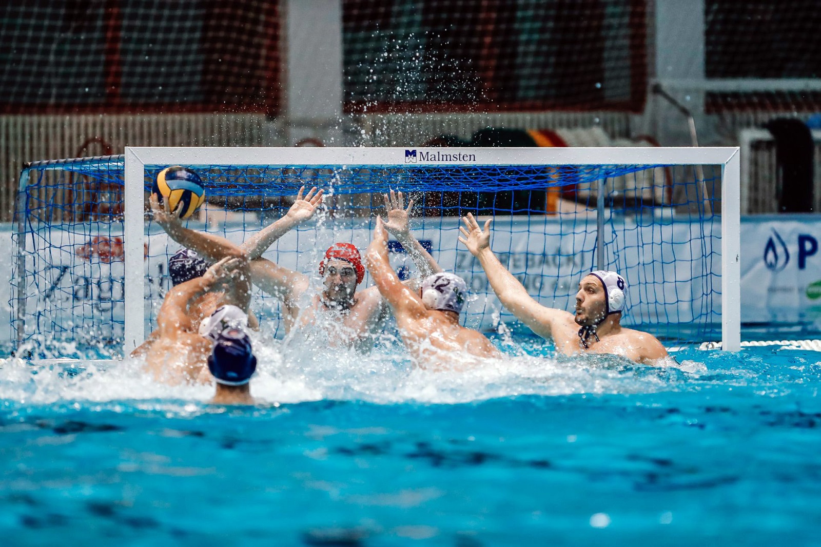 Zagreb, 04.12.2020 - Vaterpolisti Mladosti pobjedom nad kotorskim Primorcem 13-8 (2-3, 5-4, 1-0, 5-1) otvorili su nastup na kvalifikacijskom turniru LEN Euro kupa kojem su domacini, dok je splitski Jadran u panjolskom Sabadellu poraen sa 8-9 (1-3, 3-0, 3-3, 1-3) od domace momcadi Astralpool.
foto HINA/ Dino Ninkovic/ ds