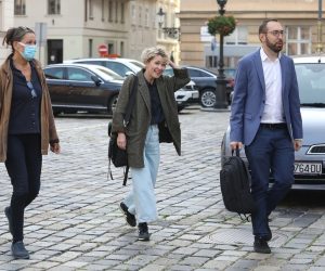 09.10.2020., Zagreb - U povodu Svjetskog dana mentalnog zdravlja o posljedicama izostanka Nacionalne strategije zastite mentalnog zdravlja u Hrvatskoj na konferenciji za medije odrzanoj ispred Banskih dvora govorili su Tomislav Tomasevic, Ursa Raukar i Ivana Kekin.
Photo: Patrik Macek/PIXSELL