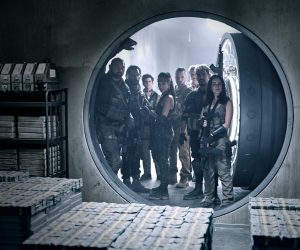 ARMY OF THE DEAD (L to R) DAVE BAUTISTA as SCOTT WARD, OMARI HARDWICK as VANDEROHE, TIG NOTARO as PETERS, SAMANTHA WIN as CHAMBERS, COLIN JONES as DAMON, MATTHIAS SCHWEIGHFER as DIETER, RAôL CASTILLO as MICKEY GUZMAN, ANA DE LA REGUERA as CRUZ in ARMY OF THE DEAD. Cr. CLAY ENOS/NETFLIX © 2021
