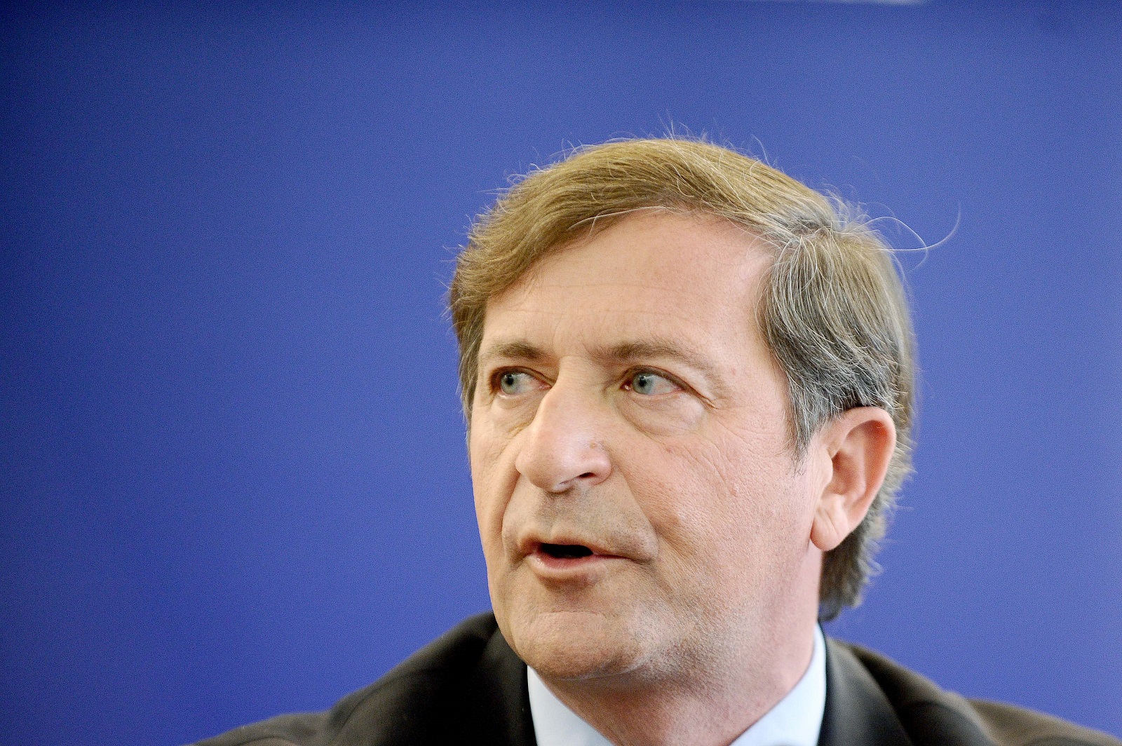 Ljubljana, 19.02.2013. - Slovenski ministar vanjskih poslova rekao Karl Erjavec izjavio je u utorak za televizijsku postaju POP-TV da je do ratifikacije hrvatskog pristupnog ugovora s Europskog unijom u Sloveniji moglo doæi veæ poèetkom oujka da ga premijer Janez Jana nije neoèekivano smijenio kao pregovaraèa za pitanje Ljubljanske banke. Na slici Karl Erjavec tijekom dananja tiskovne konferencije u slovenskom Ministarstvu vanjskih poslova.
foto FaH/ STA/ Tamino Petelinek/ ua