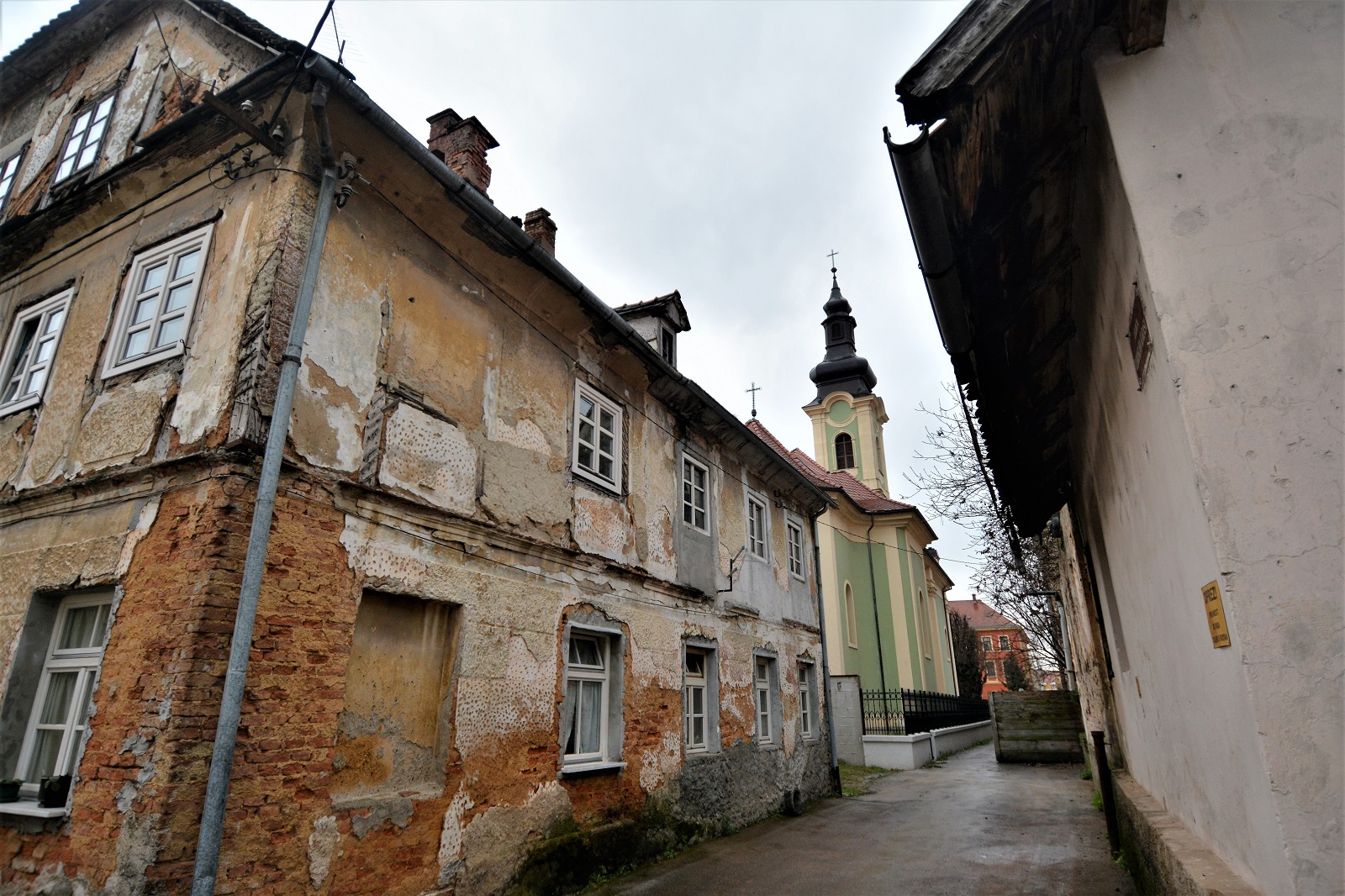 Karlovac, 29.12.2020.- Jak potres osjetio se u 12.20 u Karlovcu i cijeloj Karlovačkoj županiji, štete su neznatne, dojava o ozlijeđenima nema, a Civilna zaštita angažirala je sve snage. foto HINA/ Mladen VOLARIĆ/ ml