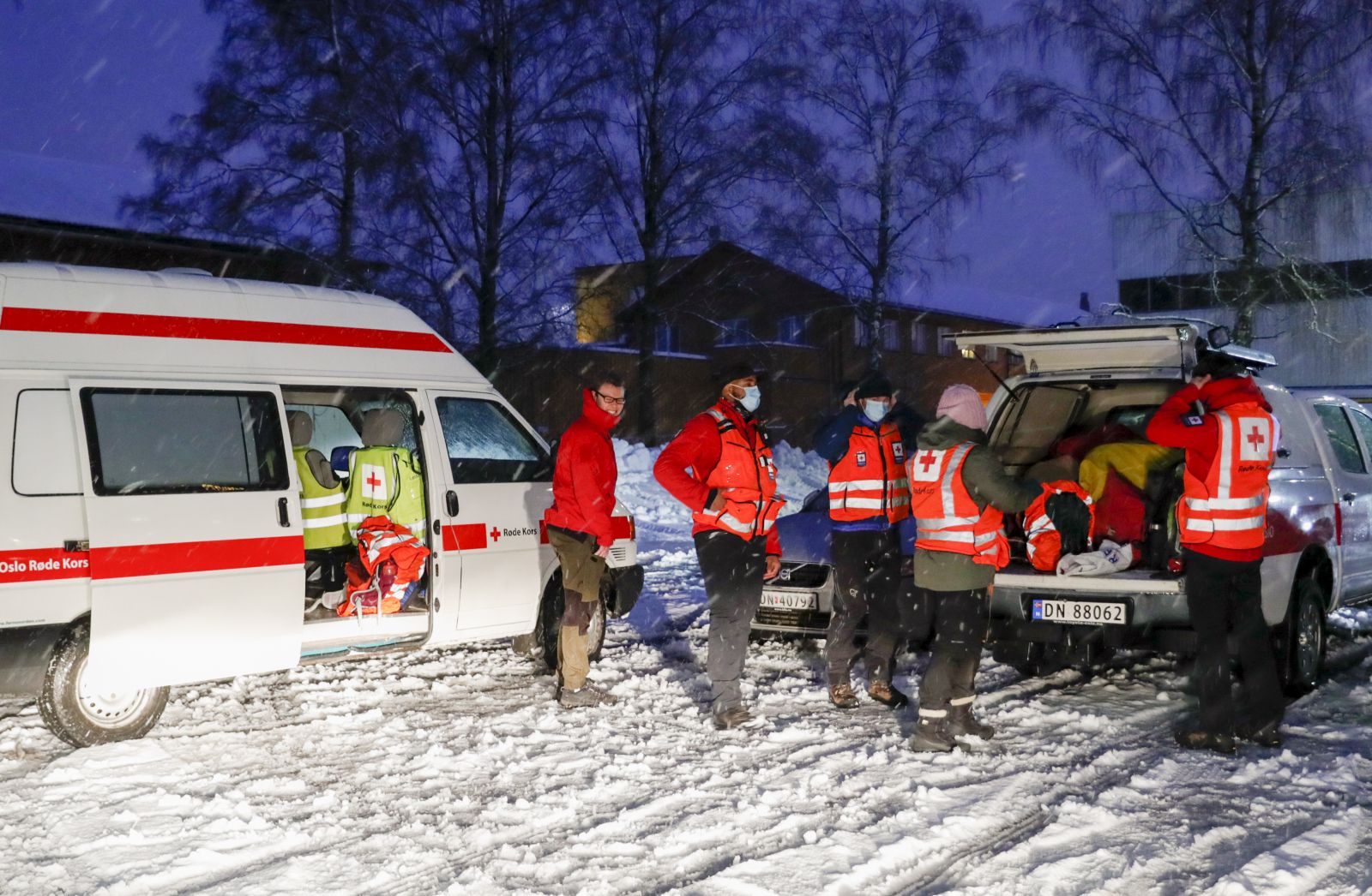 epa08910836 Rescue workers from The Red Cross prepare for rescue operation at the site of a big landslide in the village Ask, some 40 km north of Oslo, Norway, 30 December 2020. According to the police at least five people were injured and several people are still missing after a big landslide hit a residential area in the village of Ask.  EPA/TERJE BENDIKSBY  NORWAY OUT