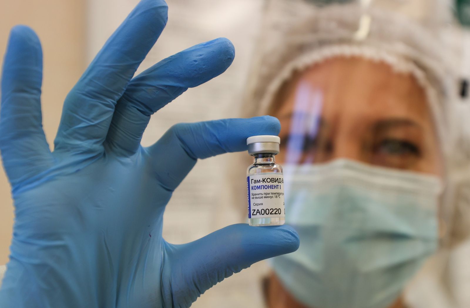 epa08911277 A photograph made available on 30 December shows a medical worker showing a vial with Russian Sputnik V vaccine, during the vaccination against the coronavirus disease (COVID-19) at a state polyclinic in Minsk, Belarus, 29 December 2020. Belarus started mass coronavirus vaccinations with Sputnik V vaccine, local media report.  EPA/ANDREI POKUMEIKO / POOL MANDATORY CREDIT