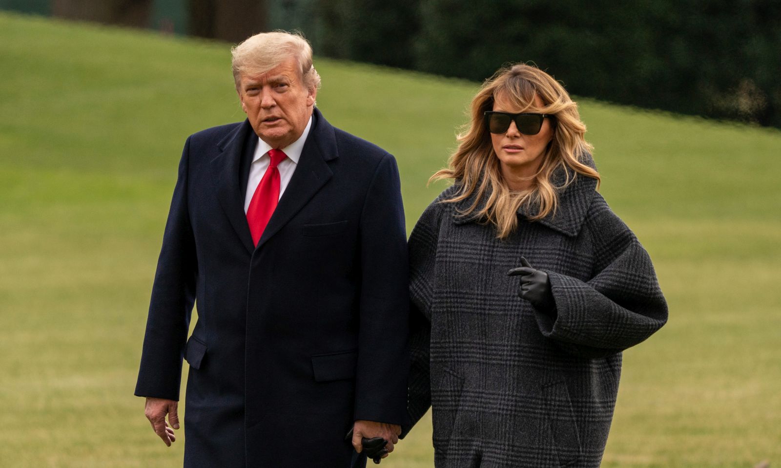 epa08912953 US President Donald J. Trump and First Lady Melania Trump return from their Florida vacation early, on Marine One at the South Lawn of the White House, Washington, DC, USA, 31 December 2020.  EPA/KEN CEDENO / POOL
