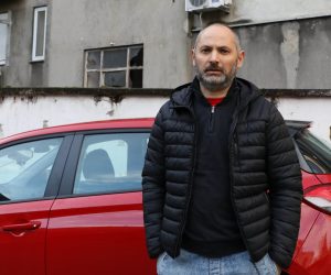 Zagreb, 01.01.2021. - Novinaru Domagoju Margetiću nepoznata osoba sinoć u 2 sata i 10 minuta baciladvije eksplozivne naprave na stan. Na fotogragfiji Domagoj Margetić.
foto HINA/ Admir BULJUBAŠIĆ/ abu