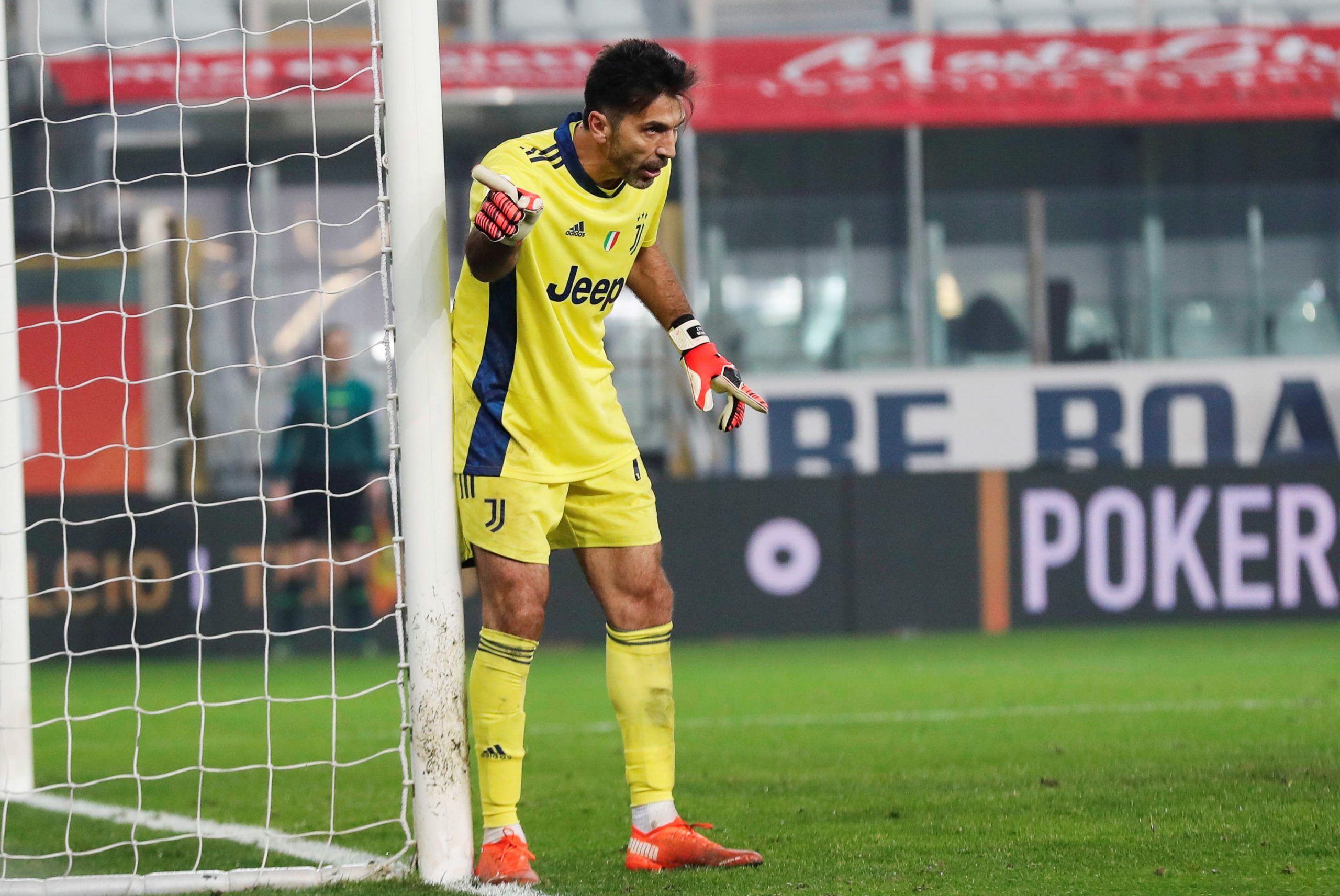 epa08894913 Juventus' goalkeeper Gianluigi Buffon reacts during the Italian Serie A soccer match Parma Calcio vs Juventus FC at Ennio Tardini stadium in Parma, Italy, 19 December 2020.  EPA/ELISABETTA BARACCHI