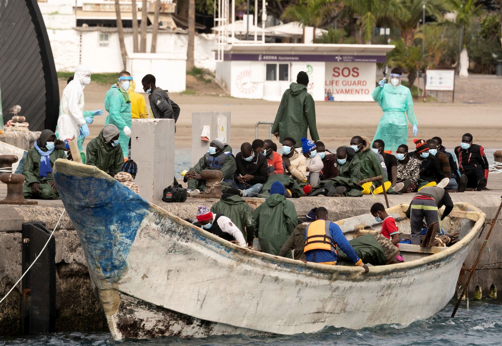 epa08917122 A total of 50 migrants arrive on a small boat at Los Cristianos port after being rescued by Spanish Maritime Safety and Rescue Society in Tenerife, Canary Islands, Spain, 03 January 2020.  EPA/Miguel Barreto