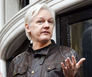 epa08918432 (FILE) - Australian computer programmer and WikiLeaks founder Julian Assange speaks to the media from the balcony of the Ecuadorian Embassy in London, Britain, 19 May 2017 (reissued 04 January 2021). British media report London's Old Bailey courthouse ruled on 04 January 2021 Julian Assange cannot be extradited from Britain to USA to face espionage charges over the publication of secret US military documents.  EPA/ANDY RAIN *** Local Caption *** 53529984