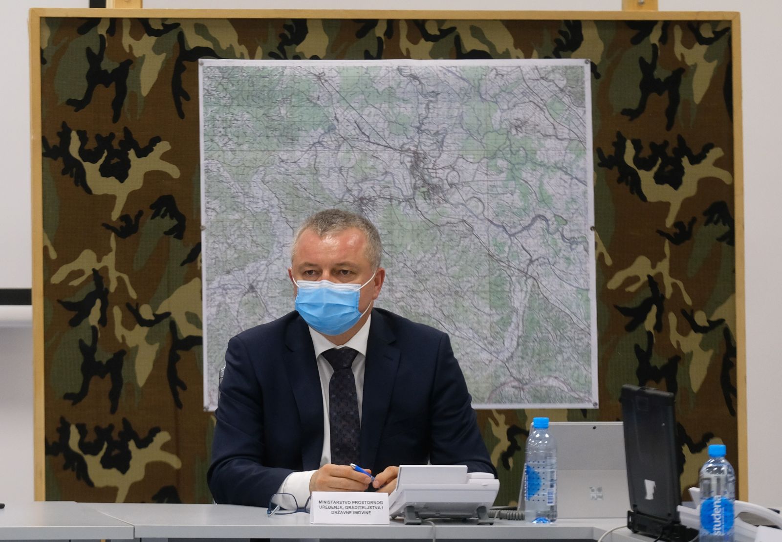 Petrinja, 04.01.2021 - Prva sjednica Stožera civilne zaštite RH vezanom uz otklanjanje posljedica potresa.
Na fotografiji Darko Horvat.
foto HINA/ Edvard ŠUŠAK/ es