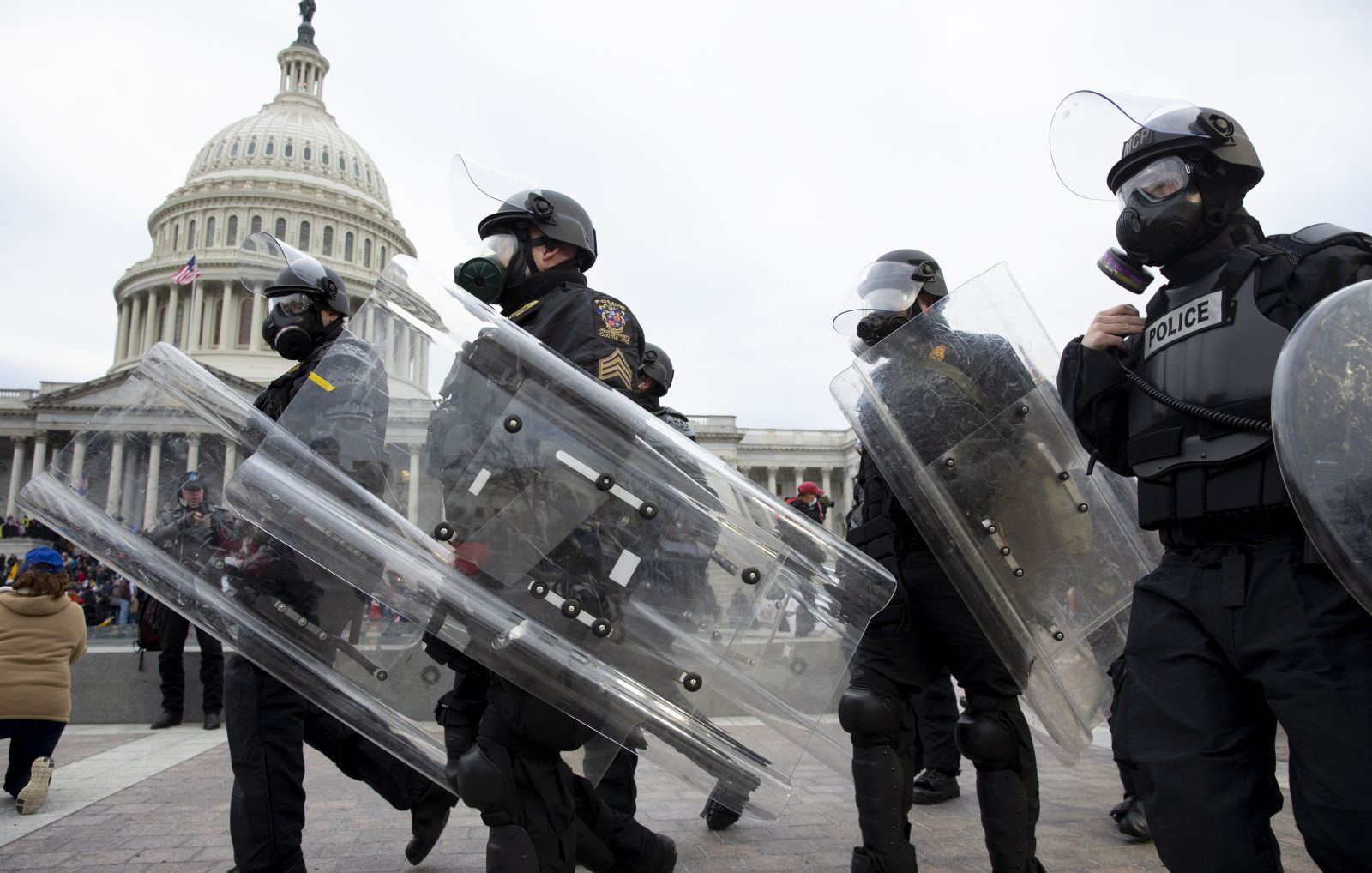 epa08923523 Police respond on the East Front of the US Capitol after Pro-Trump protesters stormed the US Capitol, in Washington, DC, USA, 06 January 2021. Right-wing conservative groups are protesting against Congress counting the electoral college votes. Dozens of state and federal judges have shot down challenges to the 2020 presidential election, finding the accusations of fraud to be without merit.  EPA/MICHAEL REYNOLDS