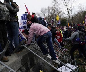 epa08923666 Pro-Trump protesters storm the grounds of the US Capitol, in Washington, DC, USA, 06 January 2021. Various groups of Trump supporters have broken into the US Capitol and rioted as Congress prepares to meet and certify the results of the 2020 US Presidential election.  EPA/WILL OLIVER
