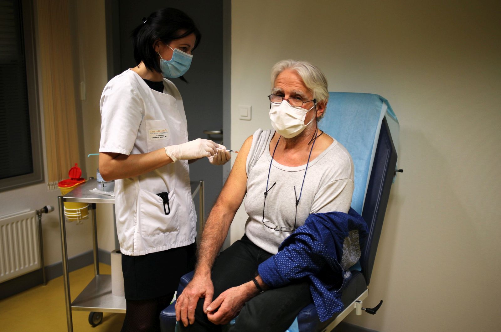 epa08925215 A medical staff member older than 50 is administered the Pfizer-BioNTech COVID-19 vaccine at the Semur en Auxois hospital center in Semur-en-Auxois, near Dijon, France, 07 January 2020. France began its coronavirus disease (COVID-19) vaccination campaign on 27 December 2020. The French government has faced criticism over the slow progress of its drive to vaccinate people, a problem compounded by the high levels of public skepticism about the campaign.  EPA/CHRISTOPHE PETIT TESSON