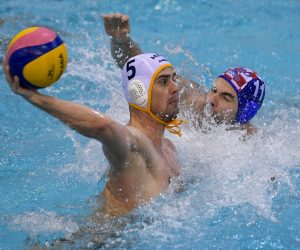 epa08926898 Vlado Popadic (L) of Montenegro is challenged by Hrvoje Benic of Croatia during the Men's Water Polo World League European qualifications' quarterfinal match Montenegro vs. Croatia in Debrecen, Hungary, 08 January 2021.  EPA/Zsolt Czegledi HUNGARY OUT