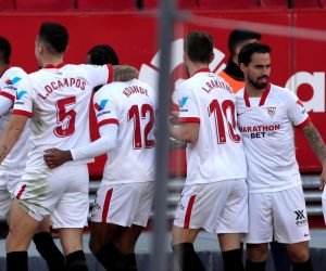 epa08928472 Sevilla's Youssef En-Nesyri (L) celebrates with teammates after scoring the 3-2 goal during the Primera Division LaLiga match held between Sevilla and Real Sociedad in Seville, Spain, at Sanchez Pizjuan stadium, 09 January 2021.  EPA/Julio Munoz