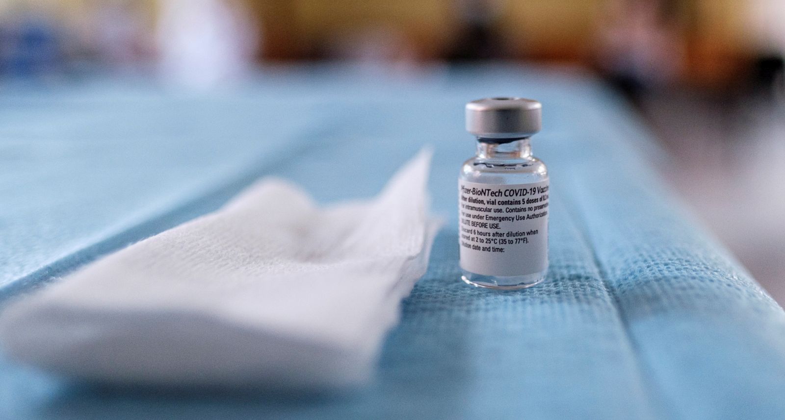 epa08931635 A dose of the Covid-19 vaccine is prepared prior to the vaccination of a nurse at Escaleritas public health center in Las Palmas de Gran Canaria city in the Canary islands, Spain, 11 January 2021. Gran Canaria's provincial department of Health started on 11 January the vaccination of health professionals.  EPA/ANGEL MEDINA G.