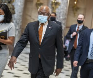 epa08935437 House Majority Whip James Clyburn walks to his office from the House floor inside the US Capitol in Washington, DC, USA, 13 January 2021. Today the House starts impeachment proceedings against US President Donald J. Trump for inciting the insurrection that lead to the storming of the US Capitol by Trump partisans on 06 January 2021.  EPA/SHAWN THEW