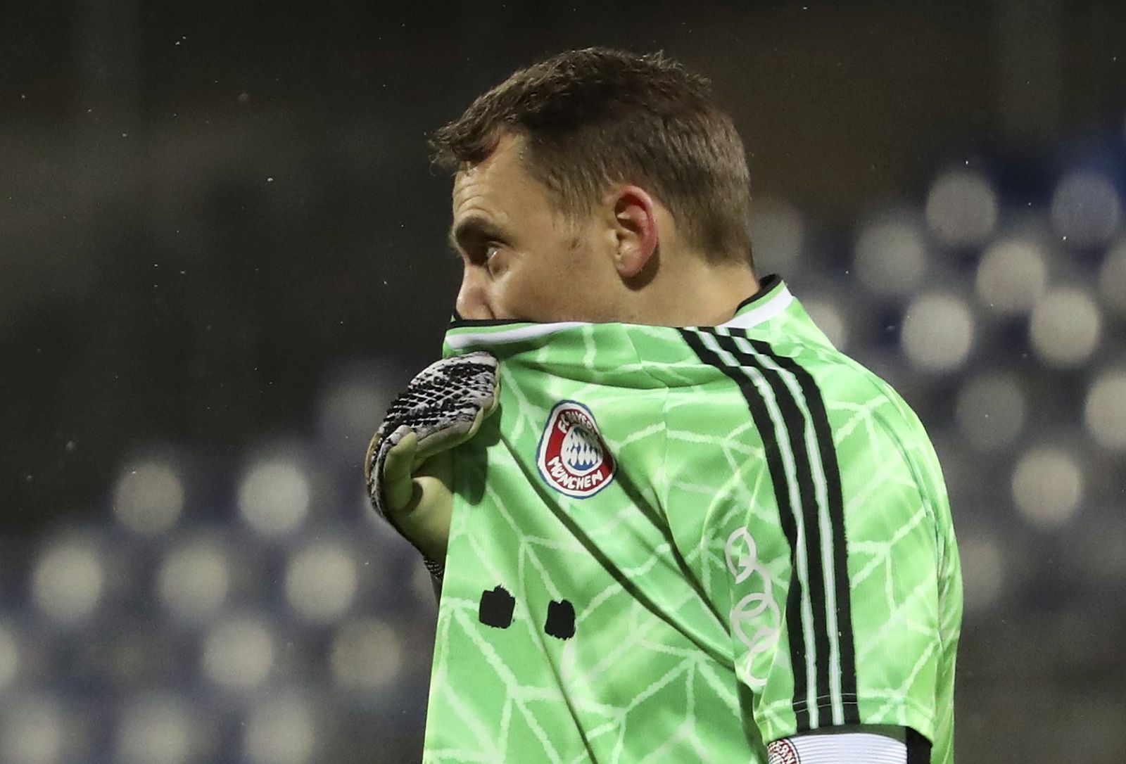 epa08936099 Bayern's goalkeeper Manuel Neuer reacts during the German DFB Cup second round soccer match between Holstein Kiel and FC Bayern Munich in Kiel, Germany, 13 January 2021.  EPA/FOCKE STRANGMANN CONDITIONS - ATTENTION: The DFB regulations prohibit any use of photographs as image sequences and/or quasi-video.