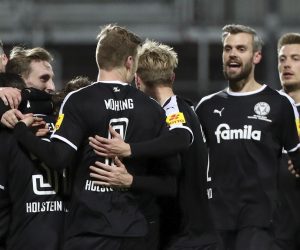 epa08935914 Kiel players celebrate after scoring the 1-1 equalizer during the German DFB Cup second round soccer match between Holstein Kiel and FC Bayern Munich in Kiel, Germany, 13 January 2021.  EPA/FOCKE STRANGMANN CONDITIONS - ATTENTION: The DFB regulations prohibit any use of photographs as image sequences and/or quasi-video.