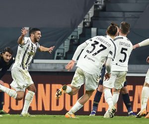 epa08936153 Juventus’ Hamza Rafia (3L) jubilates after scoring  3-2 during the round of 16 of the Italian cup soccer match Juventus FC vs Genoa FC at the Allianz Stadium in Turin, Italy, 13 January 2021.  EPA/ALESSANDRO DI MARCO