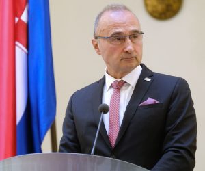 Zagreb, 14.01.2021 - Izjave za medije nakon sastanka Le Drian - Grlić Radman.
Na fotografiji Gordan Grlić Radman.
foto HINA/ Edvard ŠUŠAK/ es