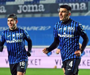 epa08938130 Atalanta's Bosko Sutalo (R) celebrates scoring the 3-1 lead during the Italian Cup round of sixteen soccer match between Atalanta BC and Cagliari at the Gewiss Stadium in Bergamo, Italy, 14 January 2021.  EPA/PAOLO MAGNI