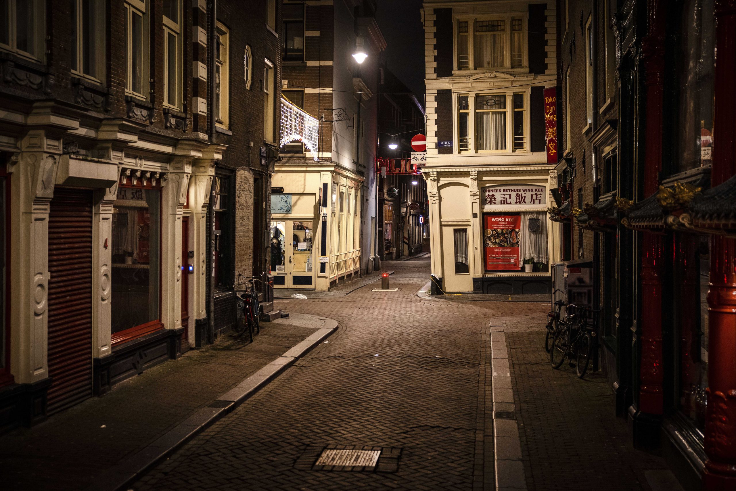 epa08947747 An empty street at night amid the ongoing coronavirus pandemic in Amsterdam, Netherlands, 18 January 2021 (issued 19 January 2021).  EPA/Ramon van Flymen