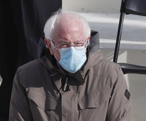epaselect epa08951937 Democratic Senator Bernie Sanders of Vermont arrives prior to the inaugural ceremony for President-elect Joe Biden and Vice President-elect Kamala Harris on the West Front of the U.S. Capitol in Washington, DC, USA, 20 January 2021. Biden won the 03 November 2020 election to become the 46th President of the United States of America.  EPA/MICHAEL REYNOLDS