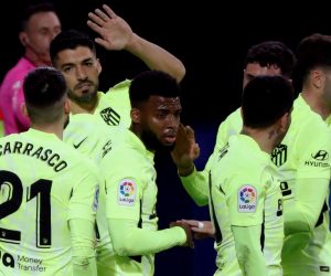 epa08956573 Atletico Madrid's striker Luis Suarez (2-L) celebrates with teammates after scoring the 1-1 goal during the Spanish LaLiga soccer match between SD Eibar and Atletico de Madrid held at Ipurua stadium in Eibar, Basque Country, northern Spain, 21 January 2021.  EPA/Javier Etxezarreta