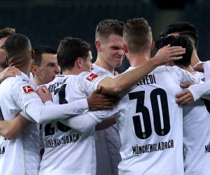 epa08958770 Nico Elvedi (C) of Gladbach celebrates with his teammates after he scored his tream's 2nd goal during the German Bundesliga soccer match between Borussia Moenchengladbach and Borussia Dortmund at Borussia-Park in Moenchengladbach, Germany, 22 January 2021.  EPA/LARS BARON / POOL CONDITIONS - ATTENTION: The DFL regulations prohibit any use of photographs as image sequences and/or quasi-video.