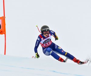 epa08959289 Italy's Sofia Goggia in action during the women's downhill race at the FIS Alpine Skiing World Cup in Crans-Montana, Switzerland, 23 January 2021.  EPA/JEAN-CHRISTOPHE BOTT