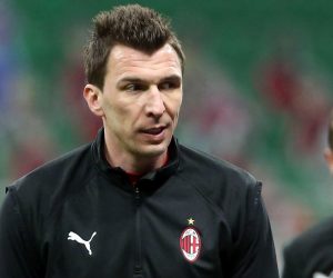 epa08960547 AC Milan’s Mario Mandzukic warms up before the Italian Serie A soccer match between AC Milan and Atalanta BC at Giuseppe Meazza stadium in Milan, Italy, 23 January 2021.  EPA/MATTEO BAZZI