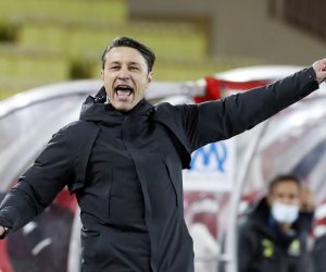 epa08961256 AS Monaco's Croatian head coach Niko Kovac gestures during the French Ligue 1 soccer match AS Monaco vs Olympique Marseille, at Stade Louis II, in Monaco, 23 January 2021.  EPA/SEBASTIEN NOGIER