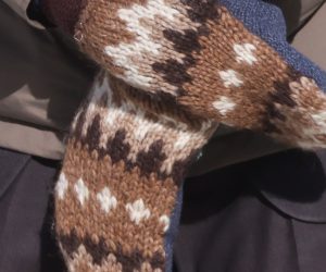 epa08953660 Senator Bernie Sanders wears mittens as he attends the inauguration of Joe Biden as the 46th President of the United States in Washington, DC, USA, 20 January 2021. Biden won the 03 November 2020 election to become the 46th President of the United States of America.  EPA/JONATHAN ERNST / POOL