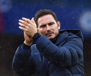 epa08963883 (FILE) -  Chelsea's manager Frank Lampard applauds fans during the English Premier League soccer match between Chelsea FC and Crystal Palace at Stamford Bridge in London, Britain, 09 November 2019 (reissued on 25 January 2021). On 25 January 2021 Chelsea announced the decision to sack Frank Lampard, who was appointed as manager on 04 July 2019.  EPA/NEIL HALL EDITORIAL USE ONLY. No use with unauthorized audio, video, data, fixture lists, club/league logos or 'live' services. Online in-match use limited to 120 images, no video emulation. No use in betting, games or single club/league/player publications *** Local Caption *** 55613482