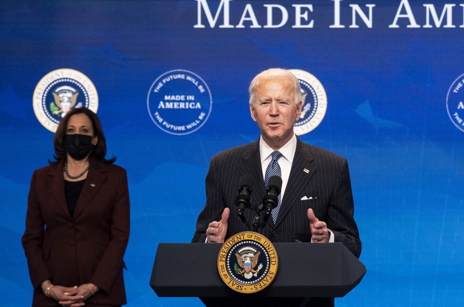 epa08965342 US President Joe Biden, joined by Vice President Kamala Harris, speaks on American manufacturing before signing an executive order related to American manufacturing and American workers, at the Eisenhower Executive Office Building in Washington, DC, USA, 25 January 2021.  EPA/KEVIN DIETSCH / POOL